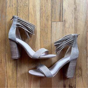 NWOB Oasis society tan heels